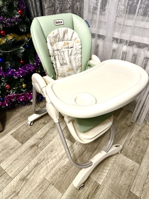 Продам стульчик для кормления Dolce