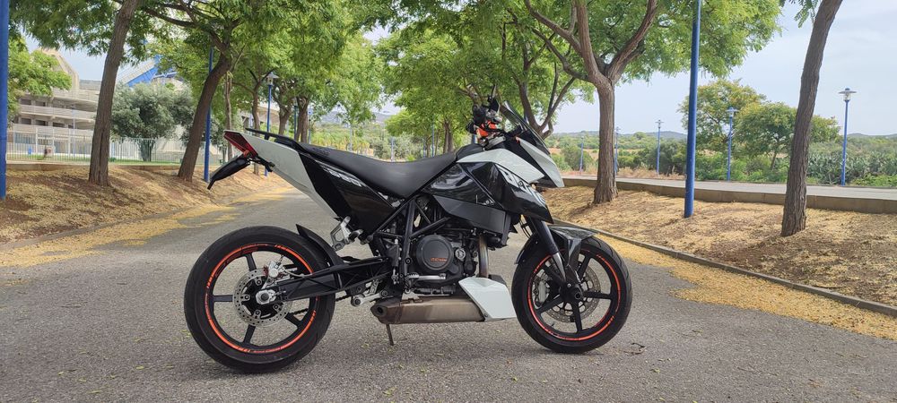 Mota KTM DUKE 690