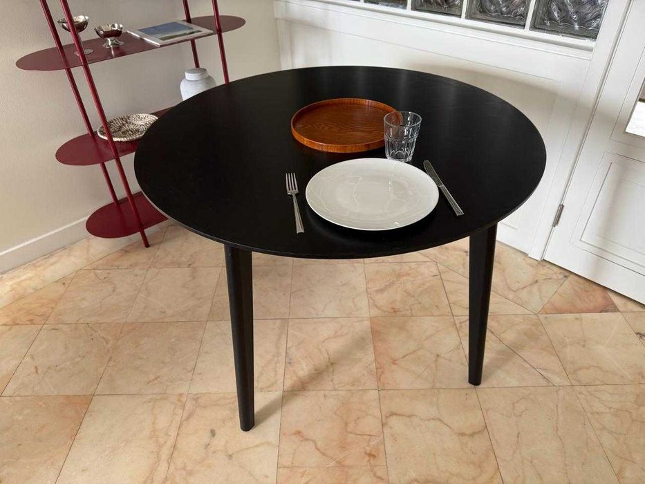 Mesa redonda preta IKEA 105 cm diâmetro