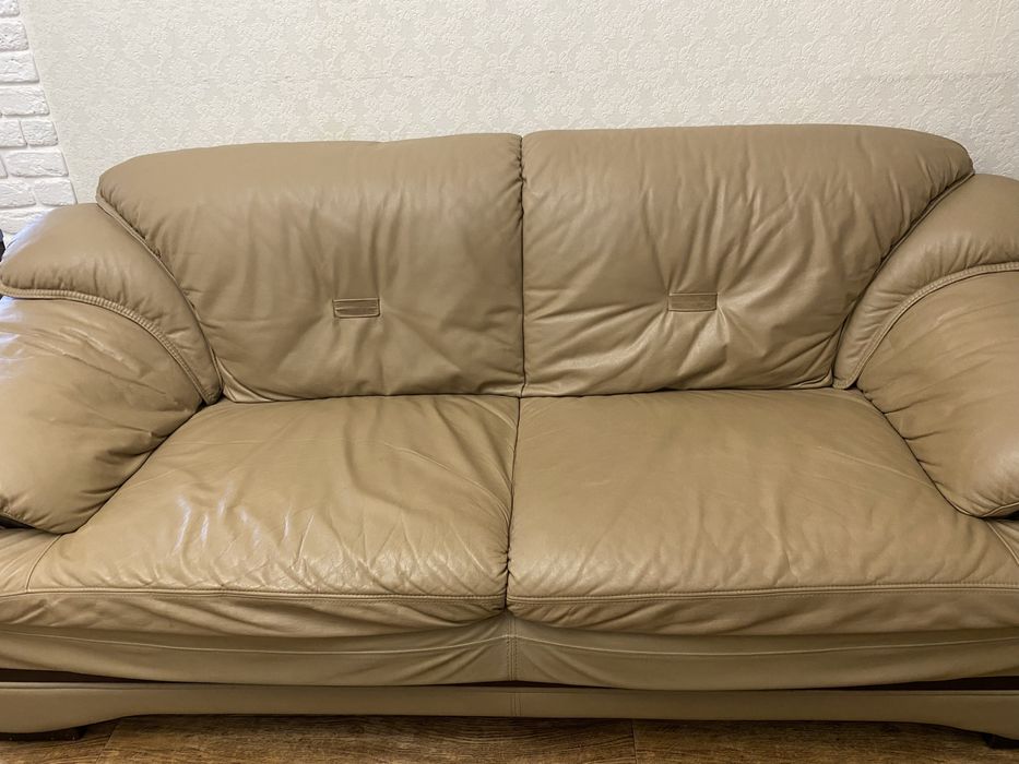 Кожанный диван и два кресла