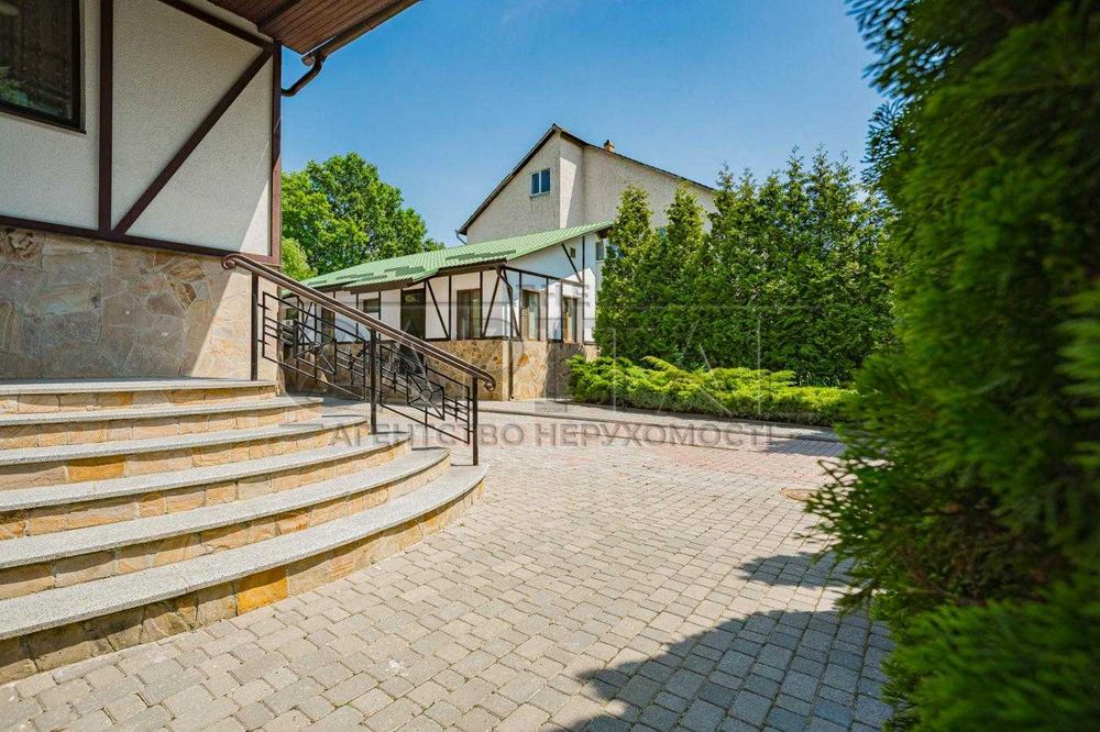 Оренда автономного будинку Козин 600 м2 3 пов, гараж, басейни, генерат