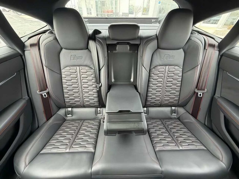 Audi RS 7 quattro      2022