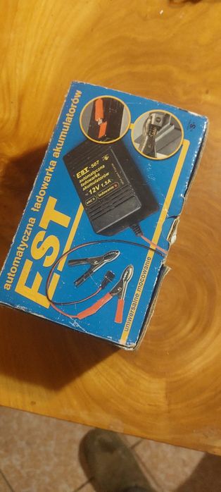 Ładowarka akumlatorów żelowych i też  ag w dobrym stanie