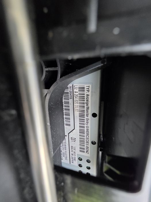 Display Rádio Original W204 - trás de volta a música da tua vida!