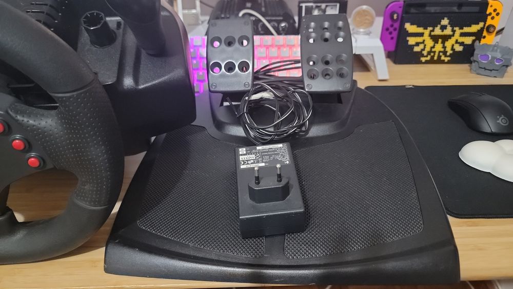 Logitech MOMO Racing Force Feedback Wheel PC