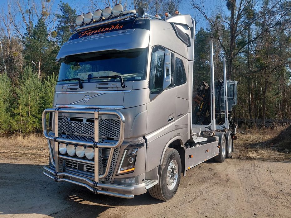 Volvo FH 750  Volvo FH 750 Loglift 125z 9.5 m 6x4 do drewna lasu Epsilon