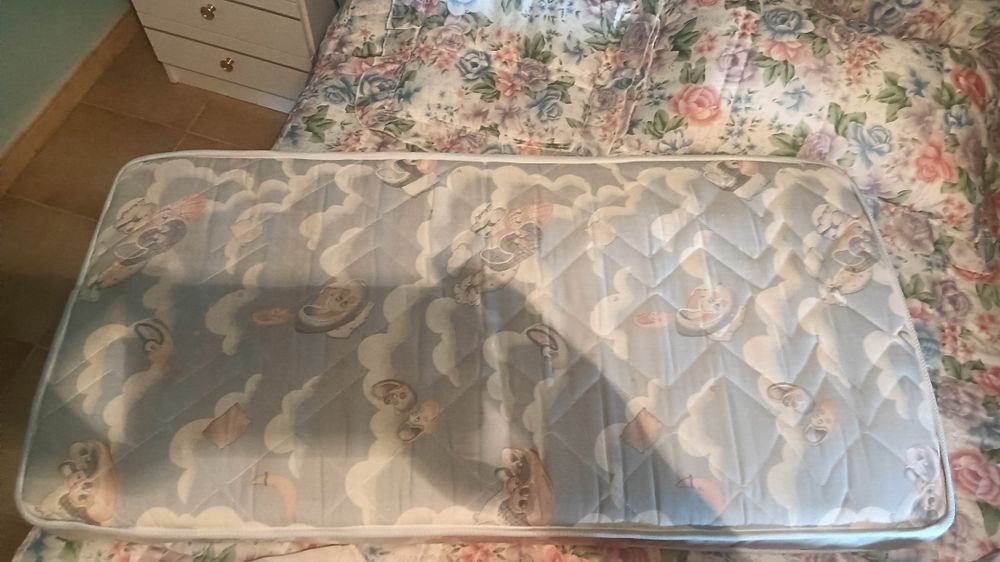Cama de bebe com colchão