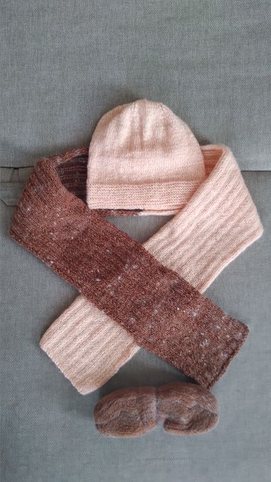 Теплый зимний комплект (шапка + шарф + моток шерсти)