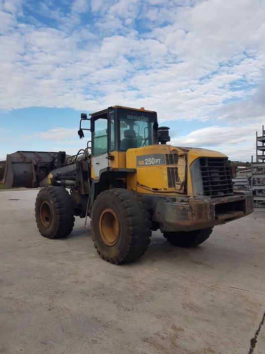 Pá carregadora KOMATSU WA250PT