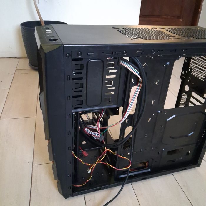 Корпус системного блоку. Xigmatek + один вентилятор  в корпусі