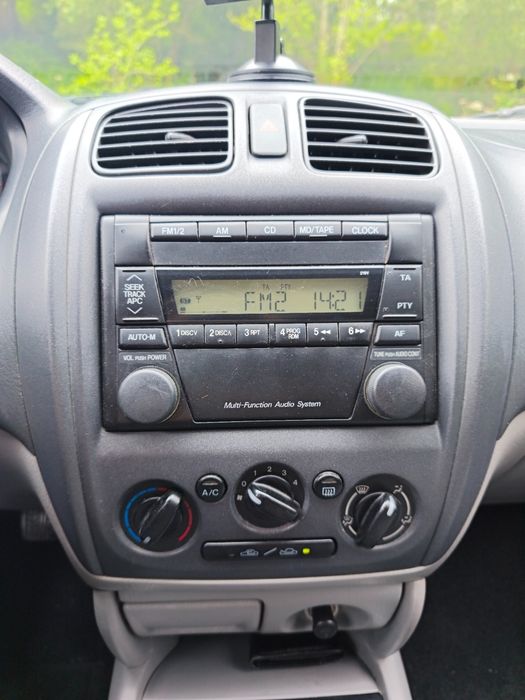 Viatura batida Mazda 323F