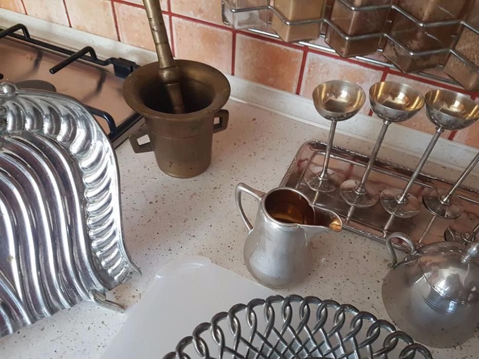 Srebrne dzbanek cukiernica kieliszki itp