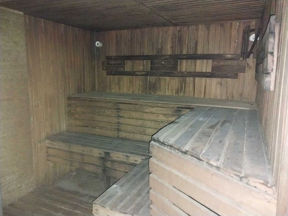 Дерев'яна баня зі зрубу розміром 5,6 м * 5,6 м