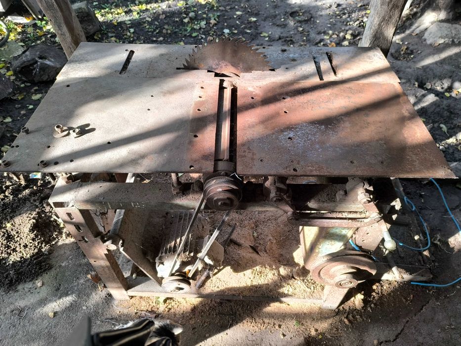 Станок деревообрабатывающий.