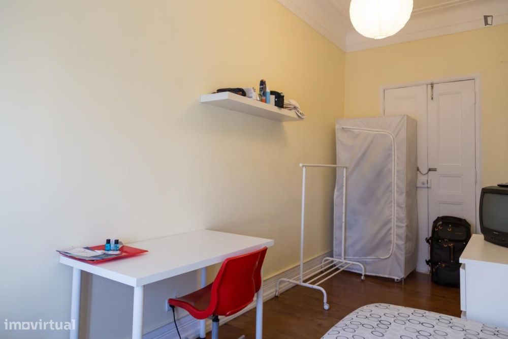 Quarto - localizado em Entrecampos Lisbon
