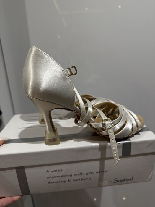 Białe buty taneczne Suphini