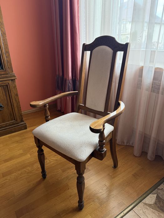 Крісла дубові в хорошому стані !