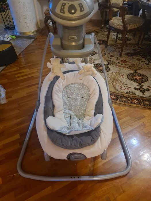 Заколисуючий центр Graco