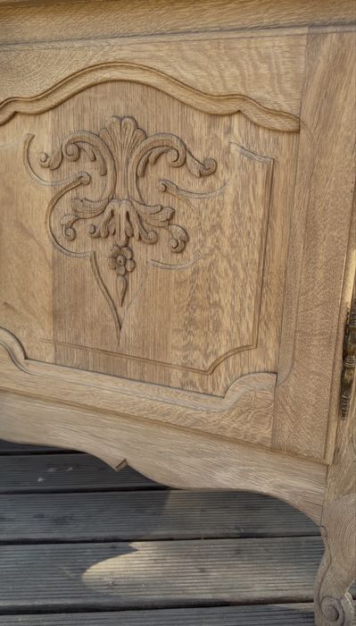 Ludwikowska witryna w stanie surowym