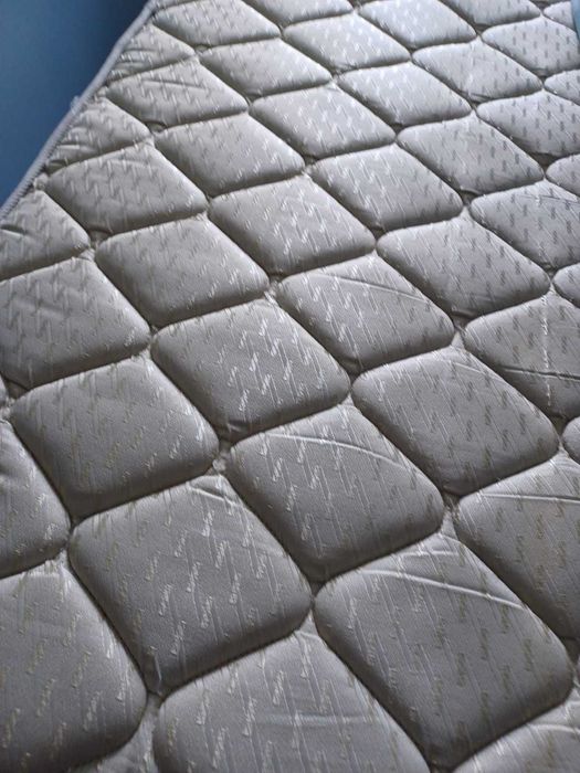 Cama em Ferro -  1,80 x 1,30 - com estrado + colchão ortopédico