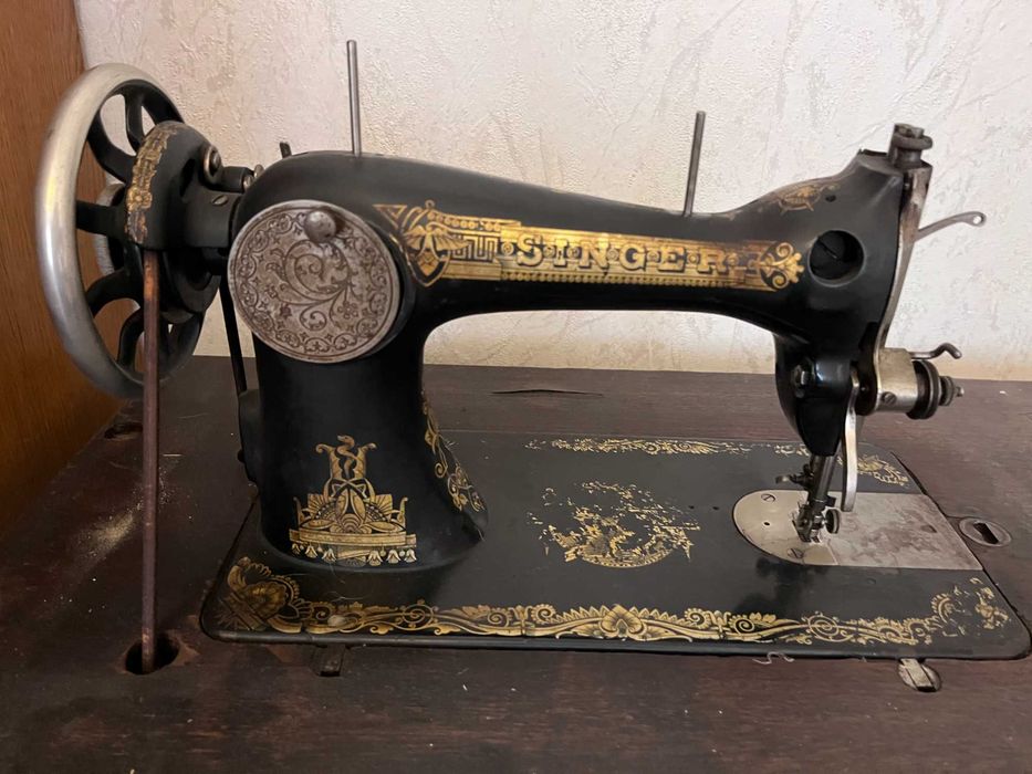Zabytkowa maszyna do szycia SINGER na żeliwnej podstawie – Antyk!