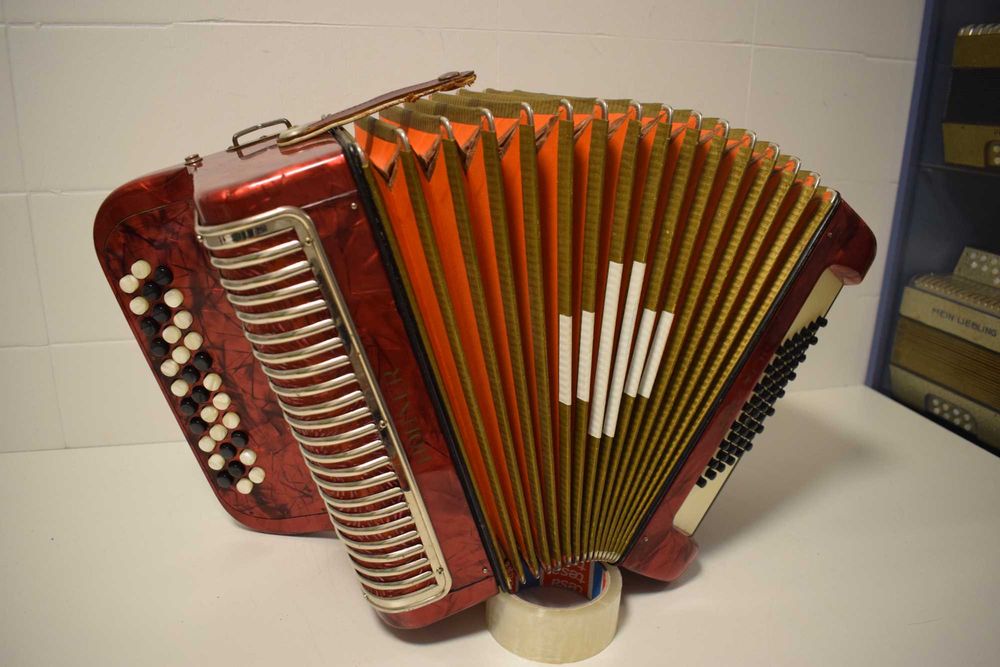Hohner Amati Accordion, 2-Row, 48 Bass, No. 01164174815435137124