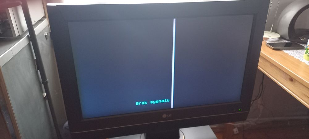 Tv lg 26 cali. SPRAWNY . Wadą jest KRESKA PIONOWA