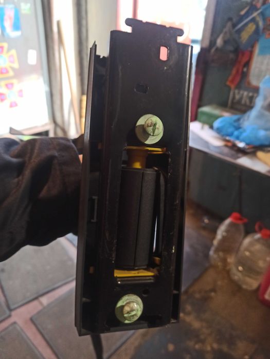 Кронштейн-полка піл телевізор