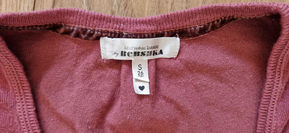 Sweter narzutka fuksja amarant Bershka rozm S