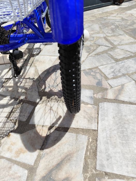 Bicicleta 3 rodas NOVA