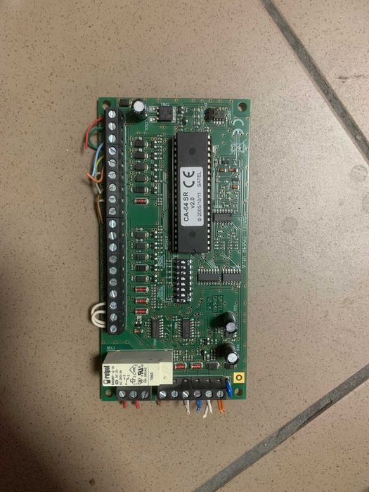 Ekspander czytników kart zbliżeniowych CA-64 SR