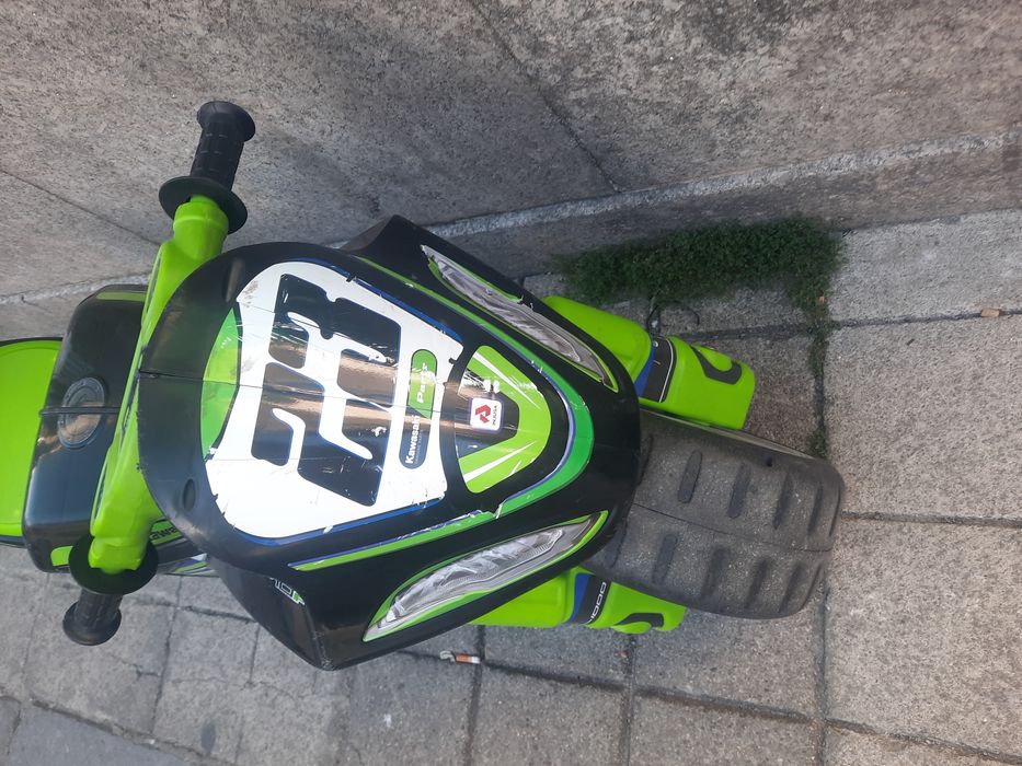 Moto kawasaki para criança a partir dos 3anos