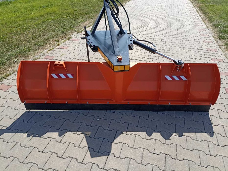 Do śniegu pług obrotowy 360° mocowany na TUZ ciągnika
