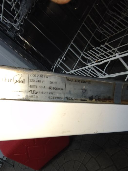 Посудомийка Whirlpool ADG 658/1 під ремонт або на запчастини.