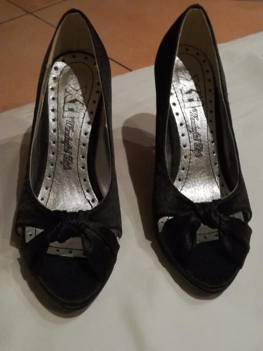 Sapatos de cetim para senhora