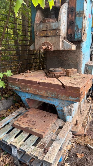 Prasa mimośrodowa Müller 150 ton – wykrawarka do metalu Gitterbox