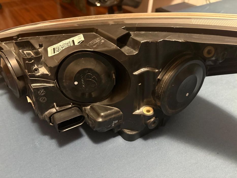 Farol Principal Ford Focus lado esquerdo ORIGINAL VARROC !