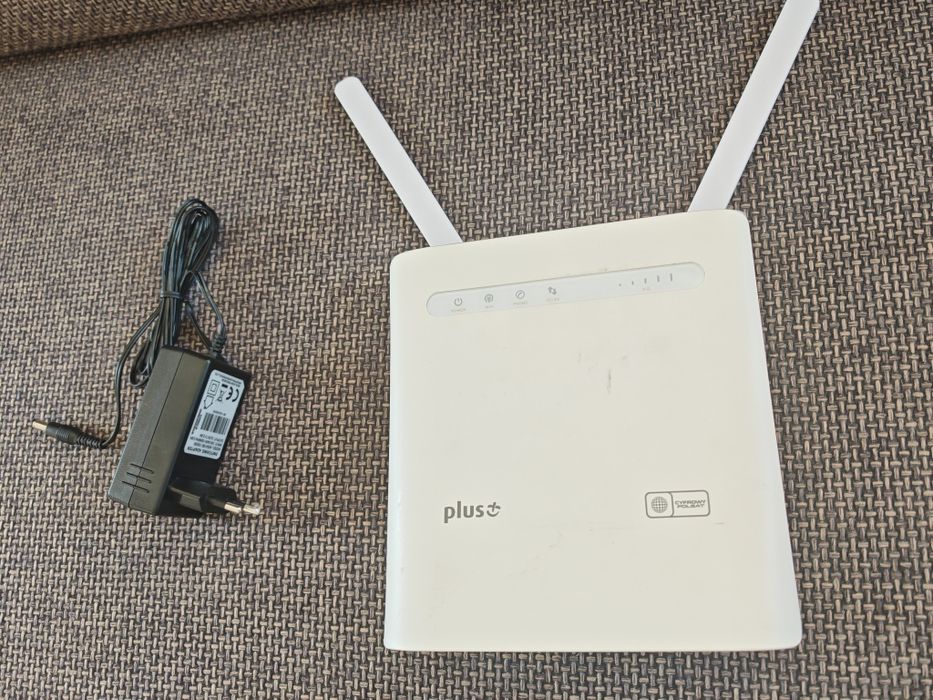 Router ZTE z modemem na kartę SIM dodatkowe anteny internet domowy
