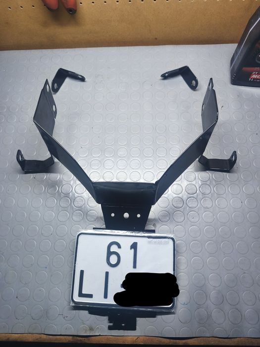 Suporte matrícula e piscas Suzuki LTR