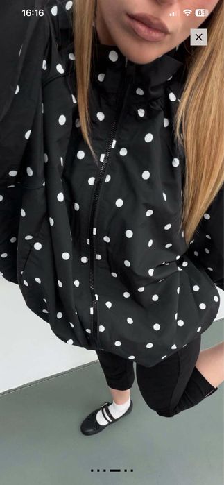 Куртка вітрівка , у горошок Bershka