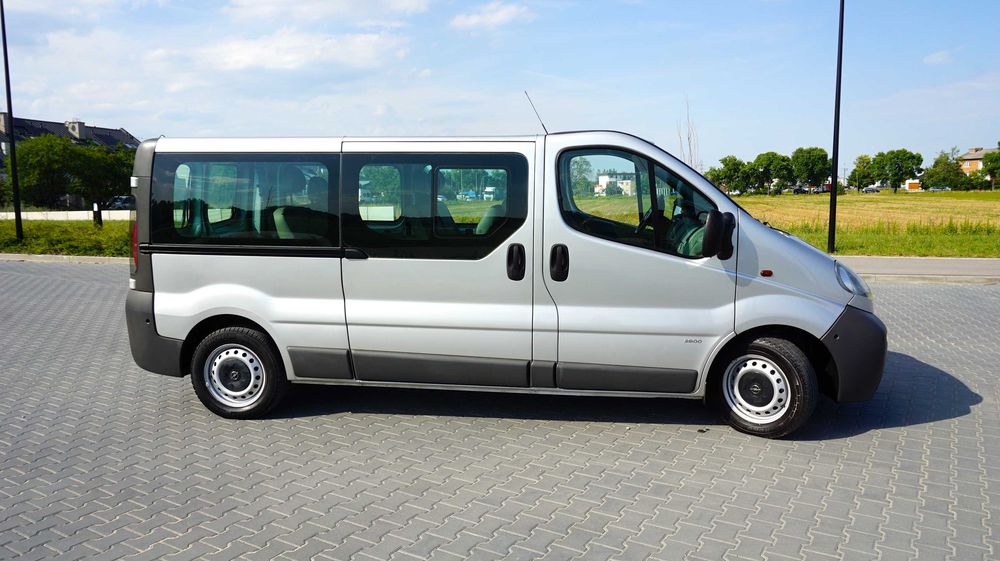 Opel Vivaro 9 osobowy ** 1.9 100 km ** Sprowadzony ** 1 właściciel