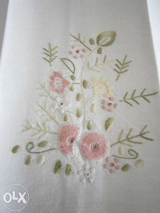 Conjunto toalhas bordadas em Linho