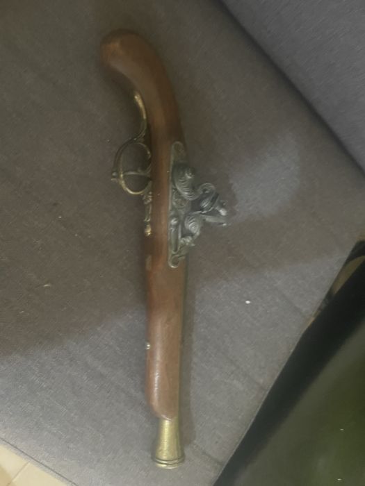 Arma antiga em bom estado