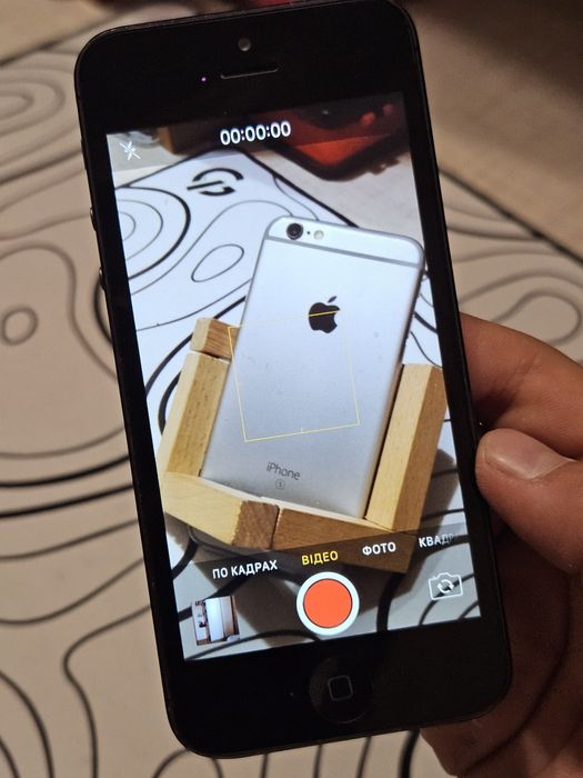 Продам телефон Apple iPhone 5