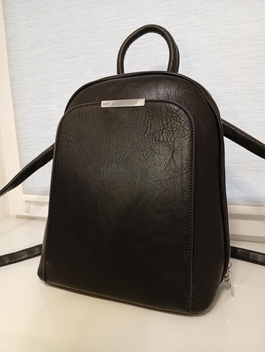 Жіноча сумка-рюкзак  (чорна), дешеві гаманці!