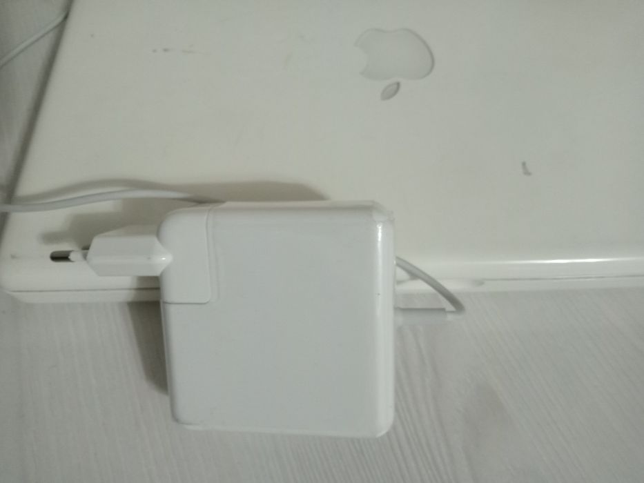 Комп'ютер macbook 2009 р . Версія MacOS X