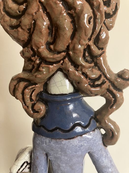 Escultura em Cerâmica Assinada