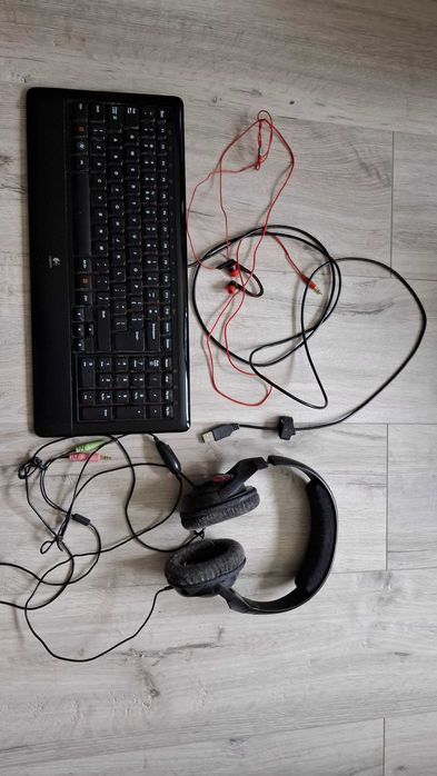 Zestaw: Klawiatura Logitech k300 + Słuchawki  Creative HS-800   uszk.