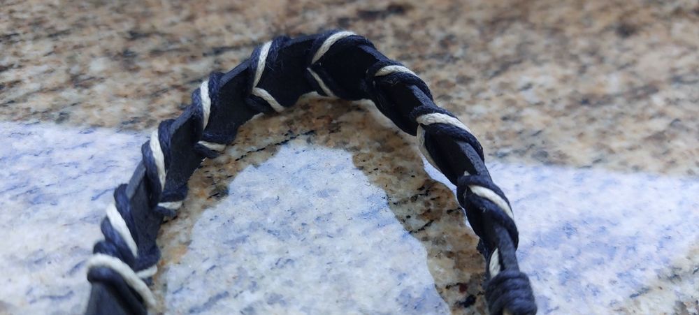 Skórzana Bransoletka czarna z ozdobnym splotem