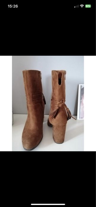 Botki zamszowe z frędzlami